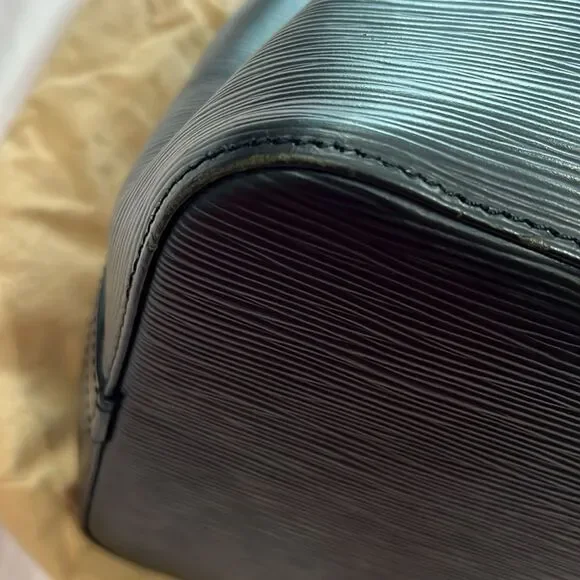 Louis Vuitton Black epi leather Shoulder Bag - Picture 11 of 16